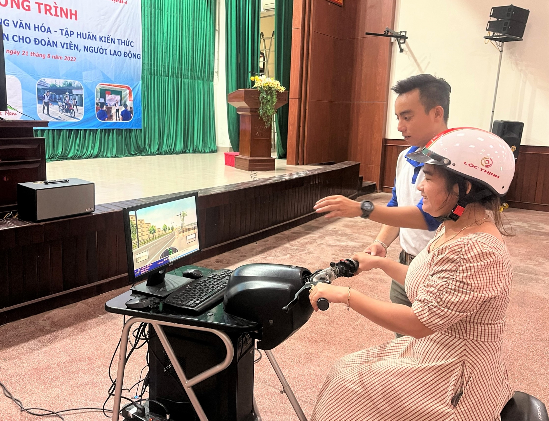 Hơn 100 đoàn viên, NLĐ được tập huấn kiến thức và kỹ năng lái xe an toàn Hơn 100 đoàn viên, NLĐ được tập huấn kiến thức và kỹ năng lái xe an toàn