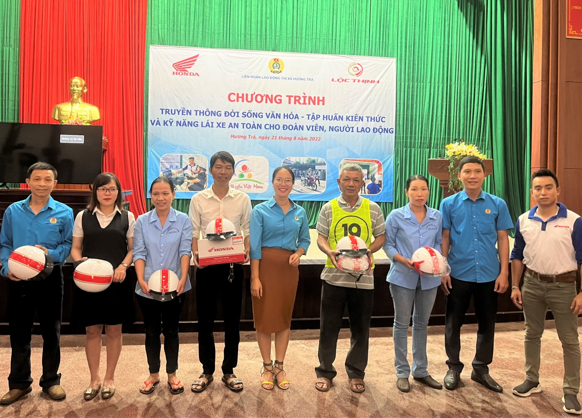 Hơn 100 đoàn viên, NLĐ được tập huấn kiến thức và kỹ năng lái xe an toàn Hơn 100 đoàn viên, NLĐ được tập huấn kiến thức và kỹ năng lái xe an toàn