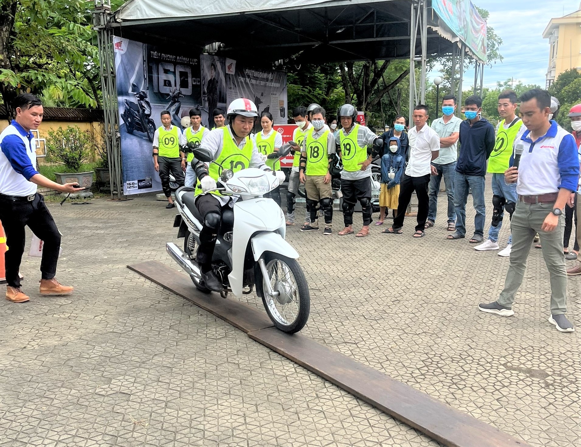 Hơn 100 đoàn viên, NLĐ được tập huấn kiến thức và kỹ năng lái xe an toàn Hơn 100 đoàn viên, NLĐ được tập huấn kiến thức và kỹ năng lái xe an toàn
