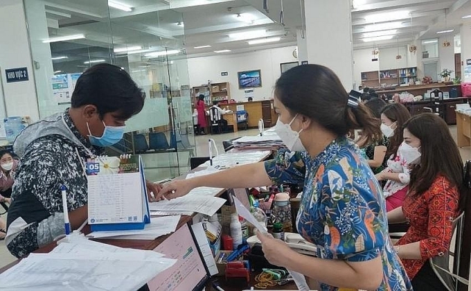 Người dân thực hiện các thủ tục BHXH. (Ảnh minh họa) Người dân thực hiện các thủ tục BHXH. (Ảnh minh họa)