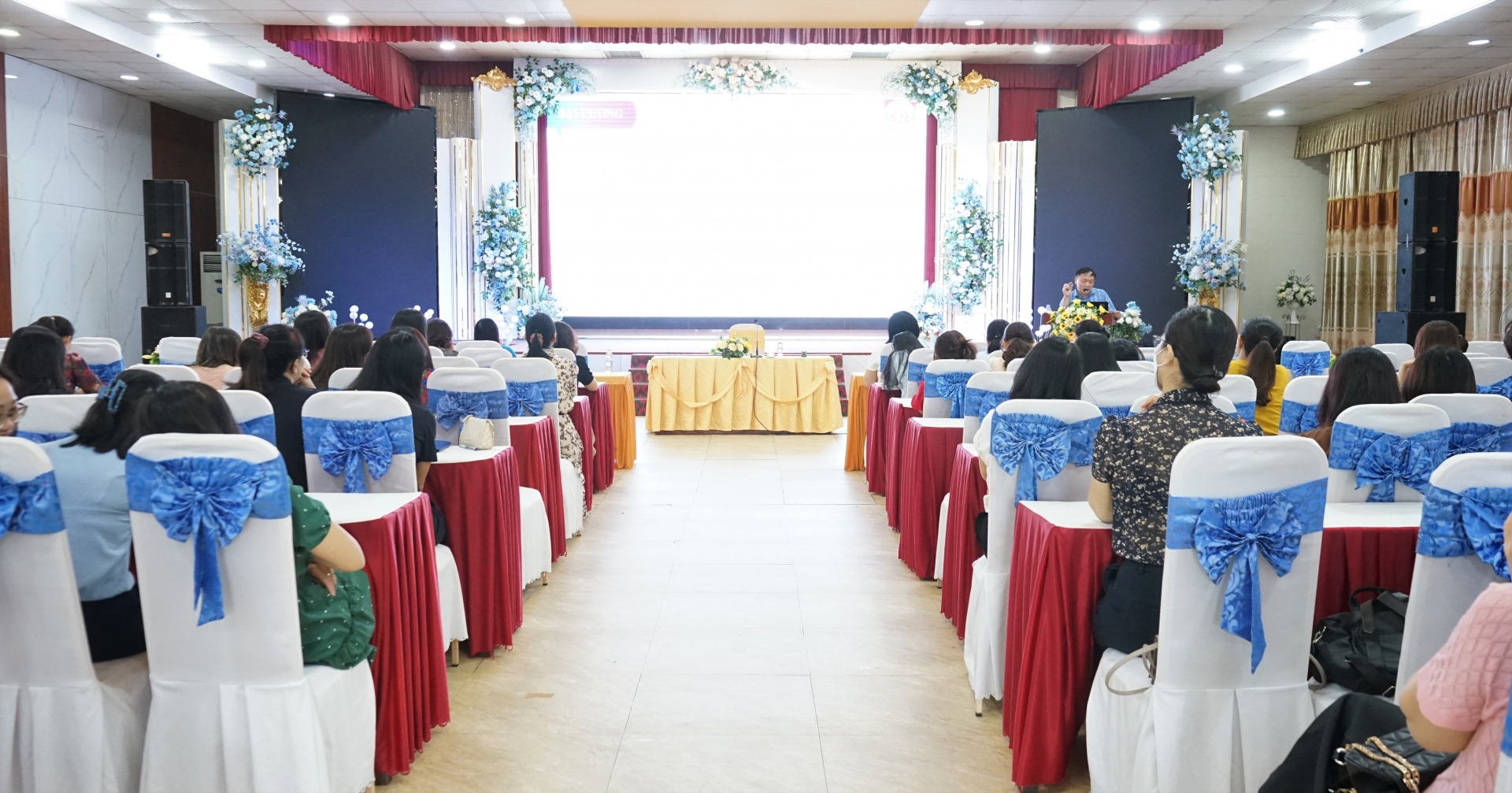 cách nhận biết, phòng tránh và điều trị thoái hoát cột sống cổ Công đoàn Viên chức tỉnh Nghệ An tổ chức chương trình