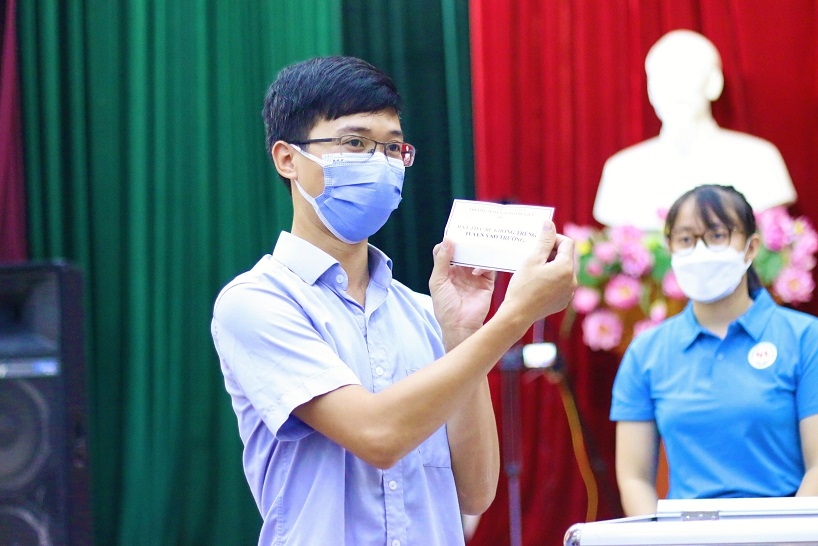 Khi trẻ 3 tuổi cũng trượt mầm non!