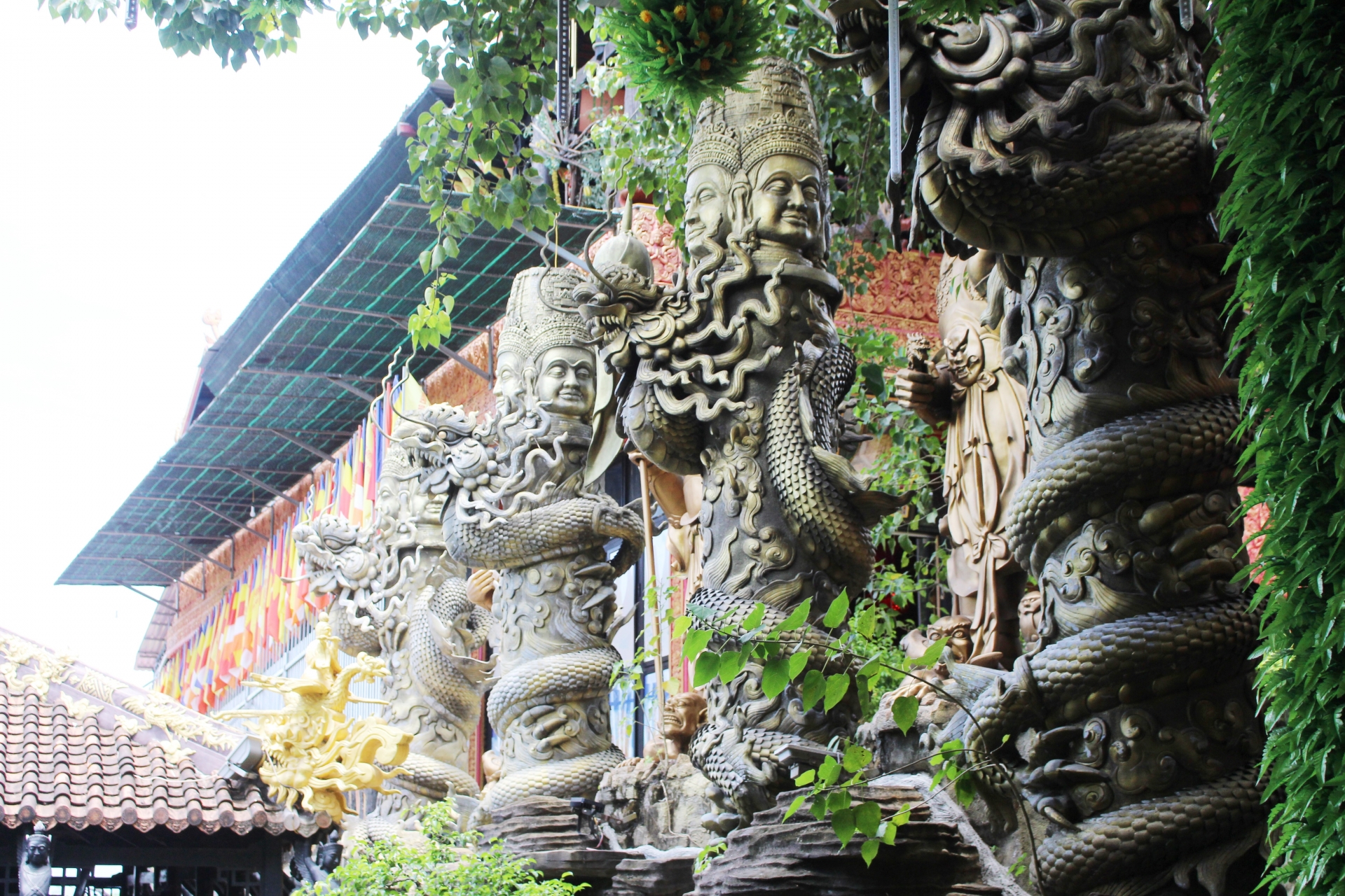 Ngắm ngôi chùa mang đậm kiến trúc Ấn Độ - Myanmar tại xứ biển
