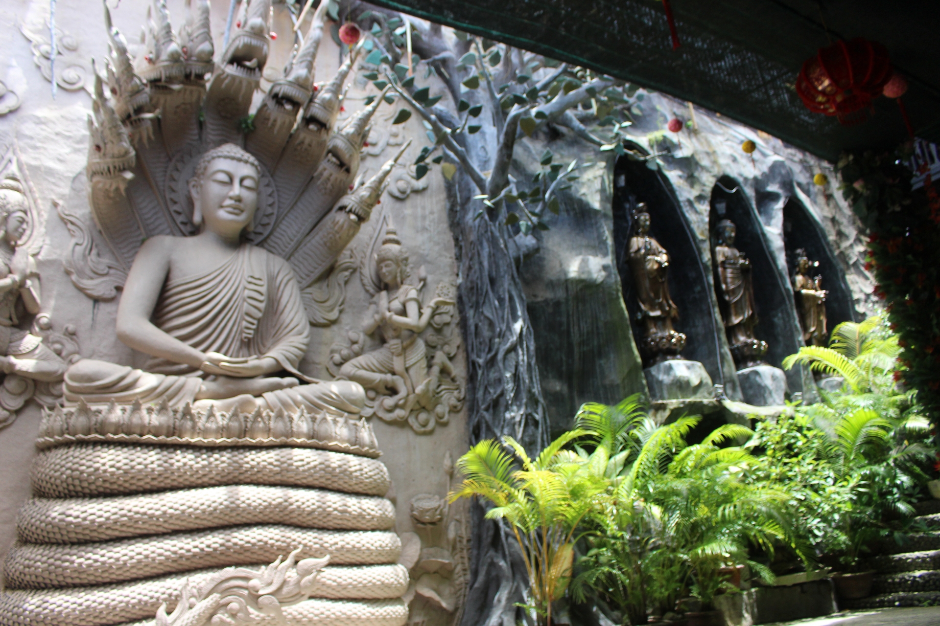 Ngắm ngôi chùa mang đậm kiến trúc Ấn Độ - Myanmar tại xứ biển