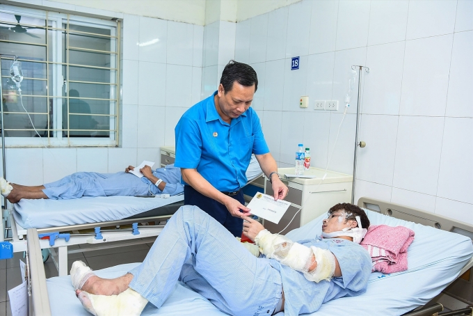 Công nhân vụ nổ đường ống tháp xử lý khí được các cấp Công đoàn hỗ trợ Công nhân vụ nổ đường ống tháp xử lý khí được các cấp Công đoàn hỗ trợ