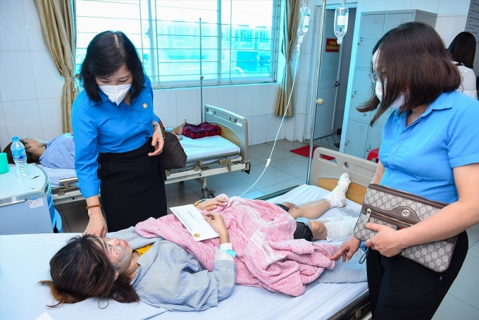 Công nhân vụ nổ đường ống tháp xử lý khí được các cấp Công đoàn hỗ trợ Công nhân vụ nổ đường ống tháp xử lý khí được các cấp Công đoàn hỗ trợ