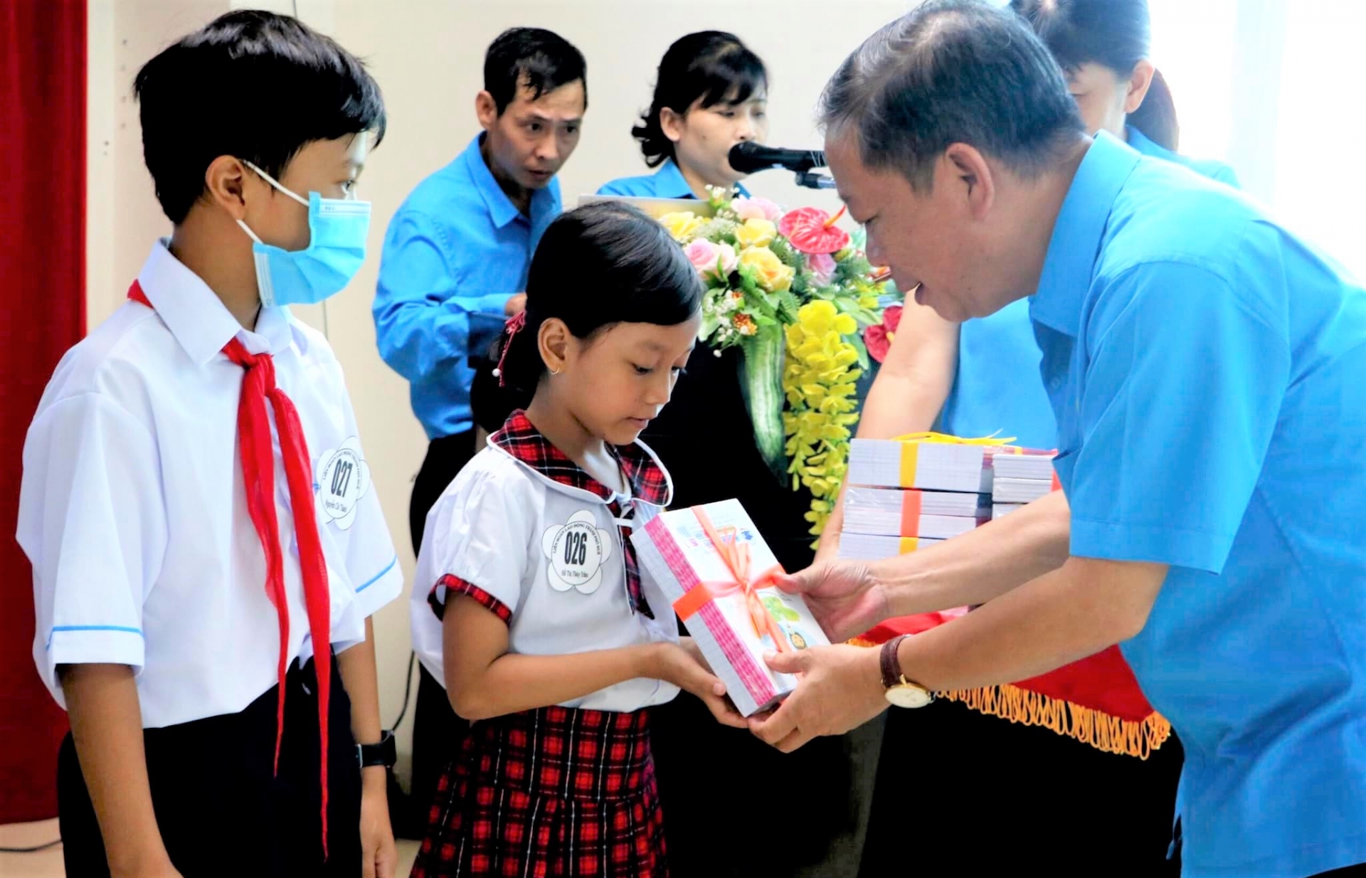 Con công nhân lao động TP. Huế vui mừng đón nhận học bổng từ công đoàn