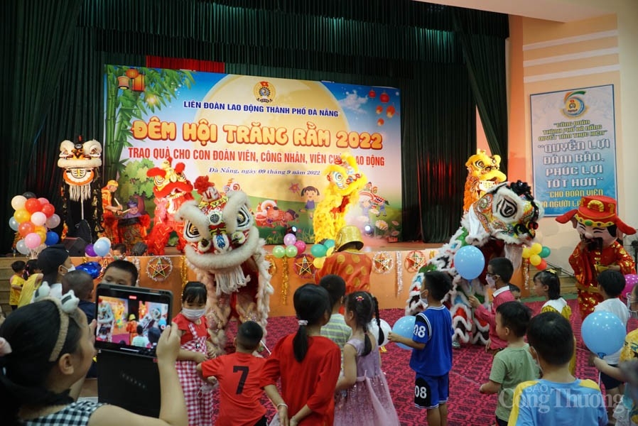 Sôi nổi, đặc sắc chương trình “Đêm hội trăng rằm” của LĐLĐ TP Đà Nẵng Sôi nổi, đặc sắc chương trình “Đêm hội trăng rằm” của LĐLĐ TP Đà Nẵng