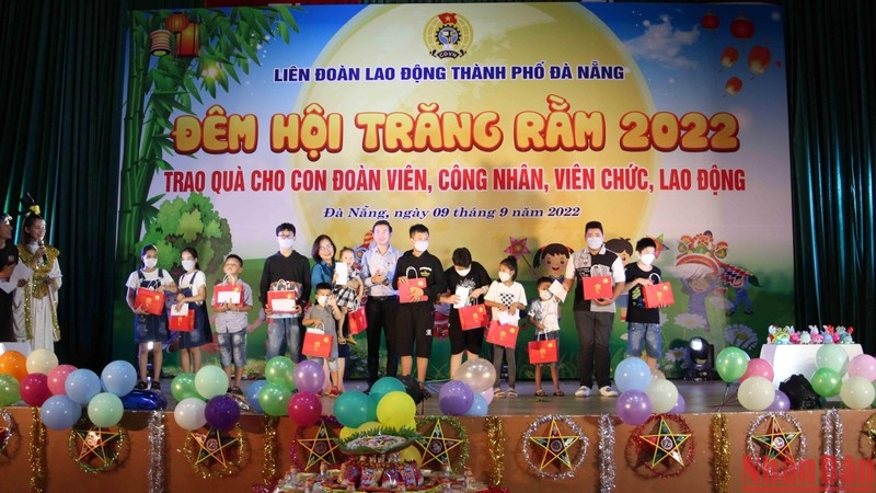 Sôi nổi, đặc sắc chương trình “Đêm hội trăng rằm” của LĐLĐ TP Đà Nẵng Sôi nổi, đặc sắc chương trình “Đêm hội trăng rằm” của LĐLĐ TP Đà Nẵng