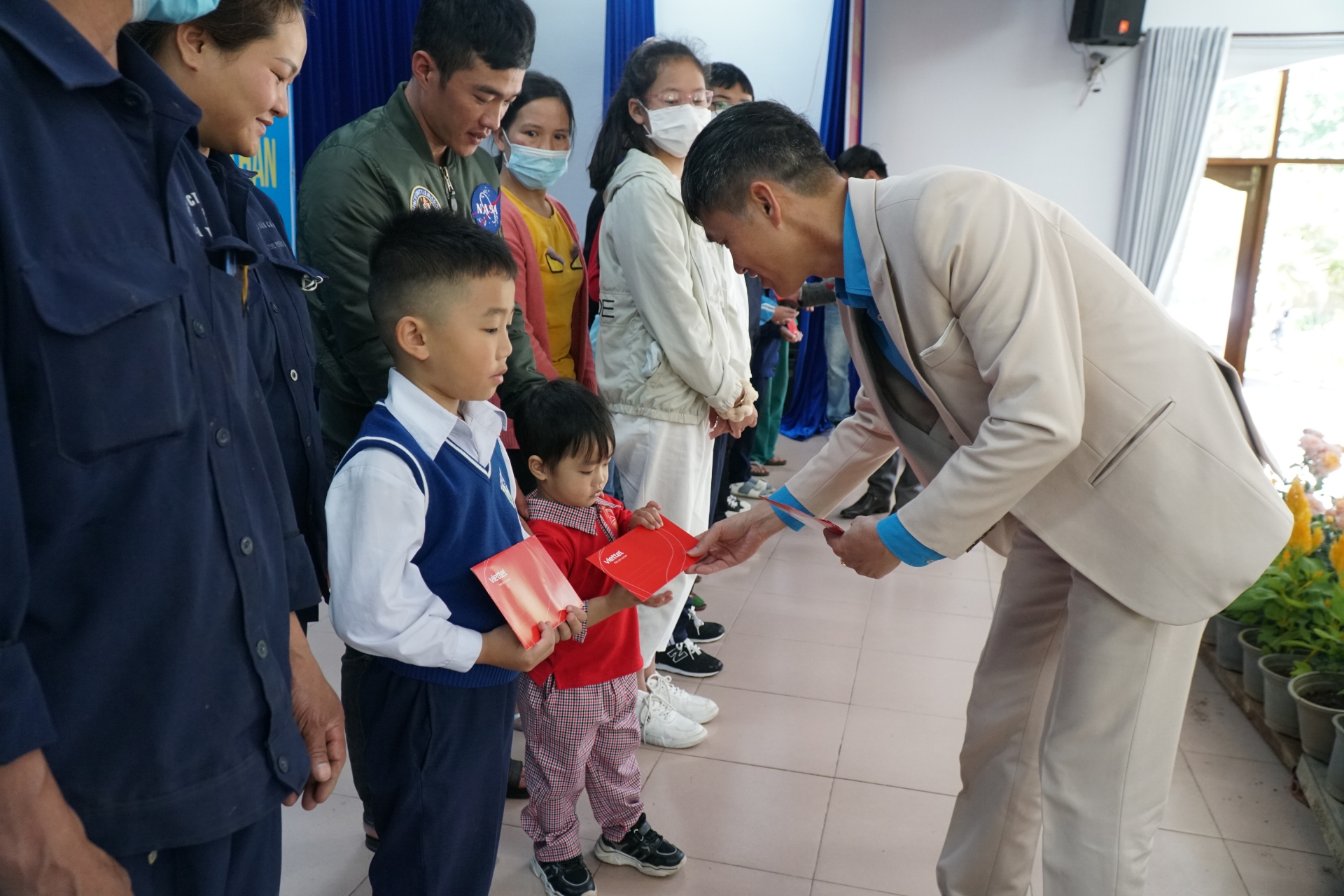 Lâm Đồng tiếp bước đến trường cho con công nhân có hoàn cảnh khó khăn