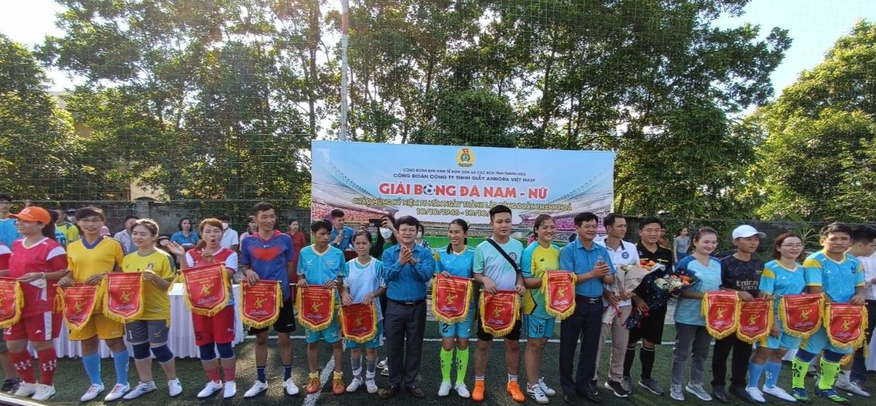Giải bóng đá chào mừng 76 năm Ngày thành lập Công đoàn Thanh Hóa Giải bóng đá chào mừng 76 năm Ngày thành lập Công đoàn Thanh Hóa
