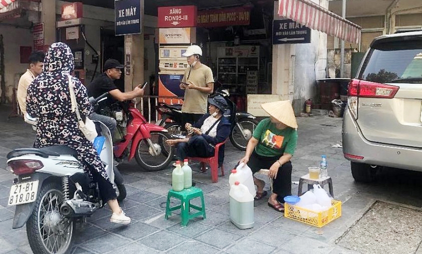 Điều hành phân phối xăng dầu - lúng túng và “giật cục”