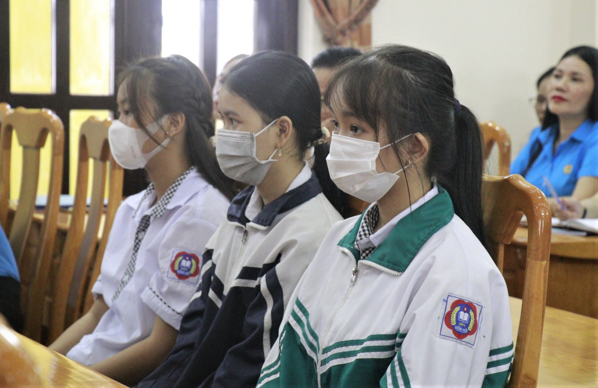 LĐLĐ tỉnh Quảng Bình trao 93 suất học bổng cho con CNLĐ có hoàn cảnh khó khăn LĐLĐ tỉnh Quảng Bình trao 93 suất học bổng cho con CNLĐ có hoàn cảnh khó khăn