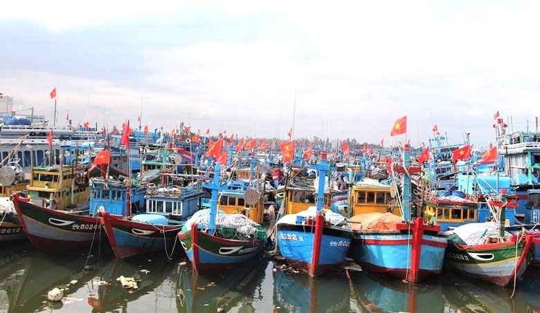 Tàu cá không dầu: an nguy không chỉ của ngư dân Tàu cá không dầu: an nguy không chỉ của ngư dân