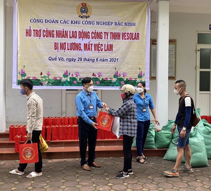 Hỗ trợ người lao động ứng phó với “tín dụng đen” Hỗ trợ người lao động ứng phó với “tín dụng đen”