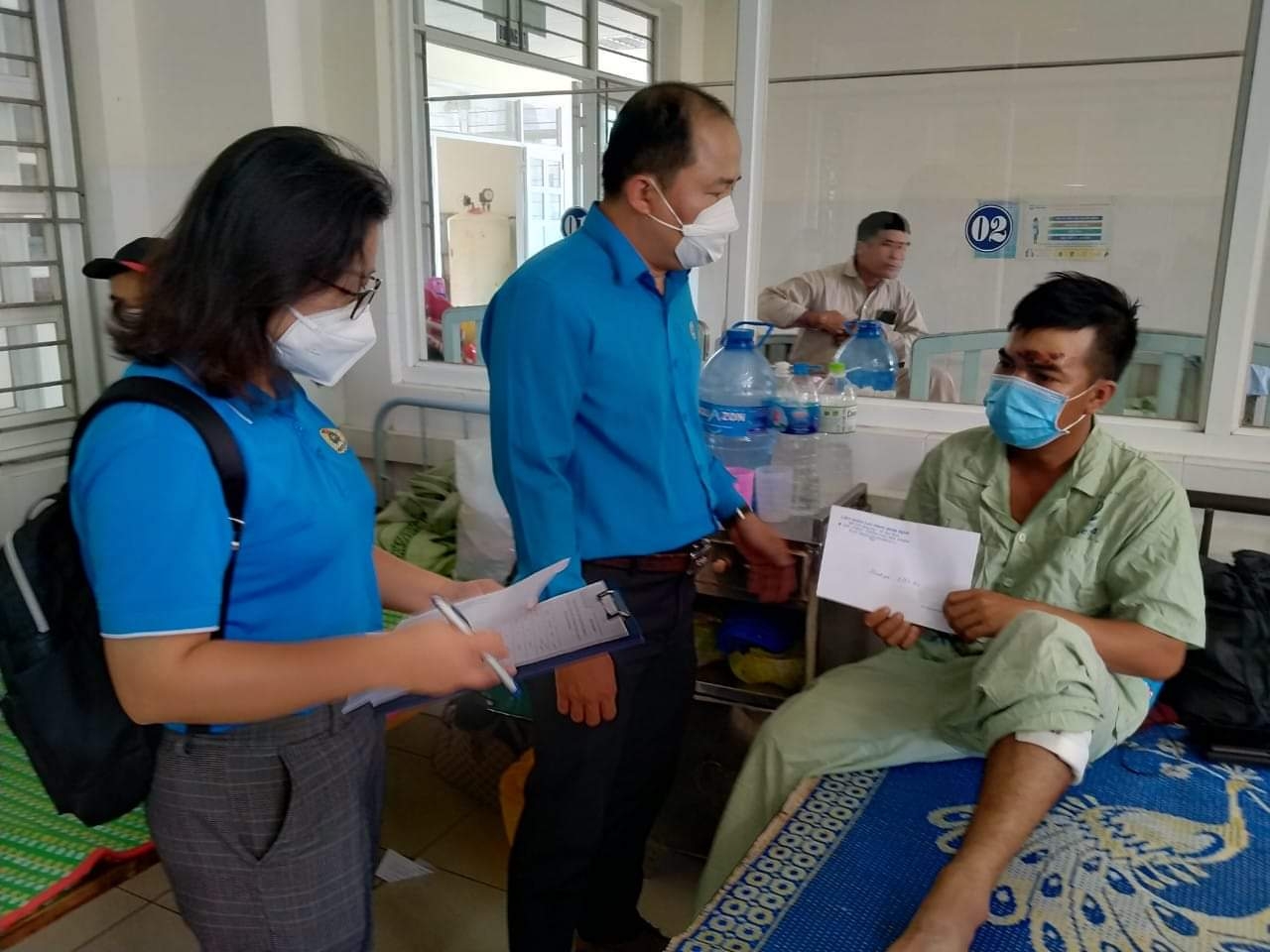 LĐLĐ Bình Định chia sẻ nỗi đau với gia đình nạn nhân vụ tai nạn sập tường nghiêm trọng LĐLĐ Bình Định chia sẻ nỗi đau với gia đình nạn nhân vụ tai nạn sập tường nghiêm trọng