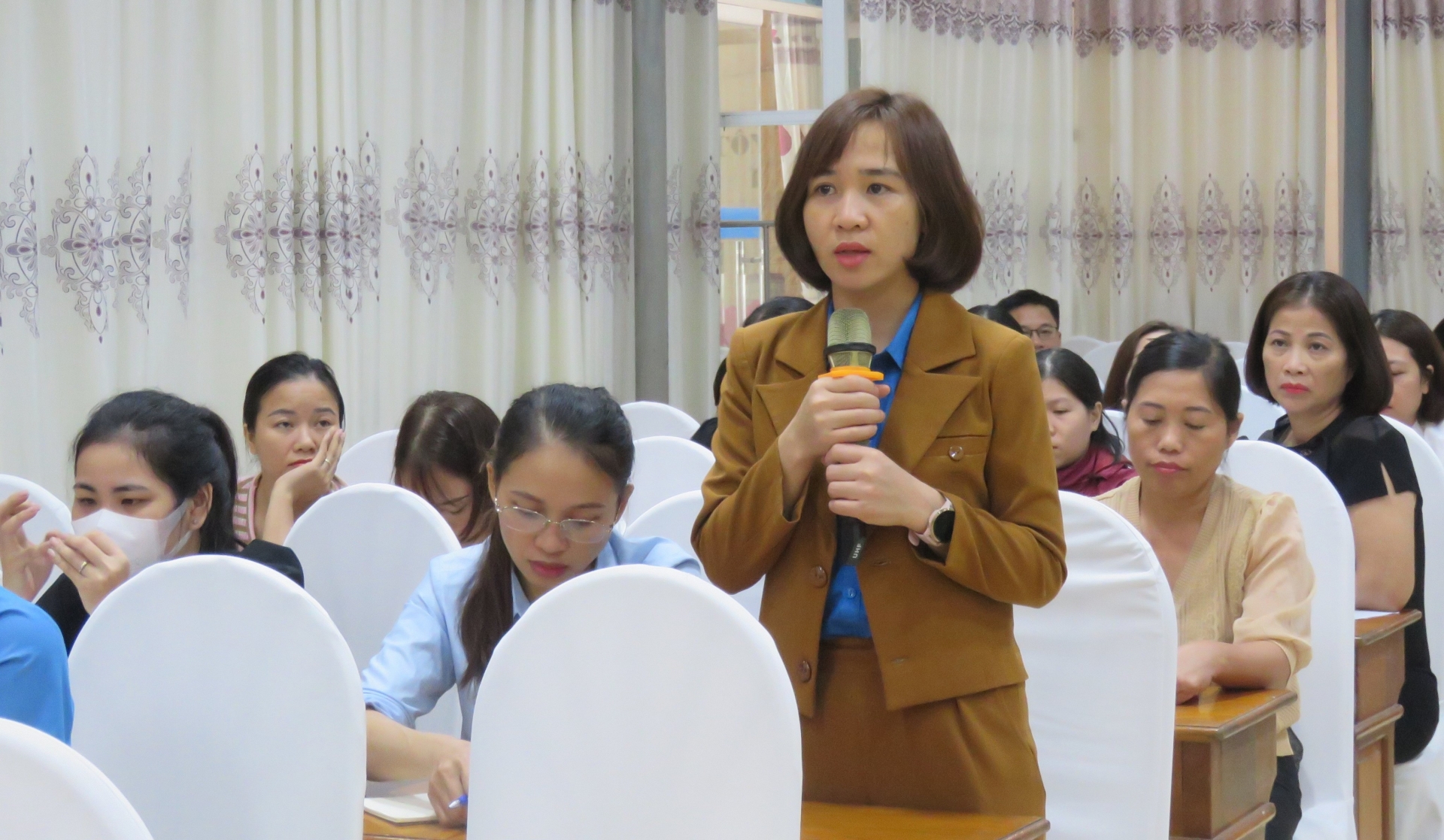 Tăng cường vai trò Ban Nữ công quần chúng khu vực doanh nghiệp ngoài nhà nước LĐLĐ Hà Tĩnh: Tập huấn nghiệp vụ ban nữ công quần chúng khu vực ngoài nhà nước