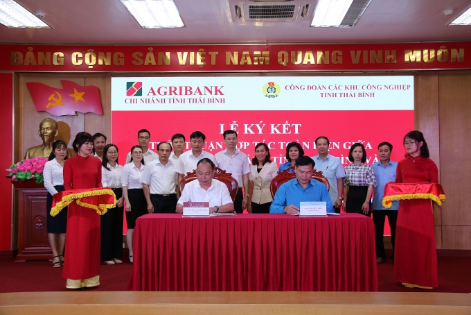 Ký thỏa thuận góp phần đẩy lùi tín dụng đen trong công nhân Ký thỏa thuận góp phần đẩy lùi tín dụng đen trong công nhân
