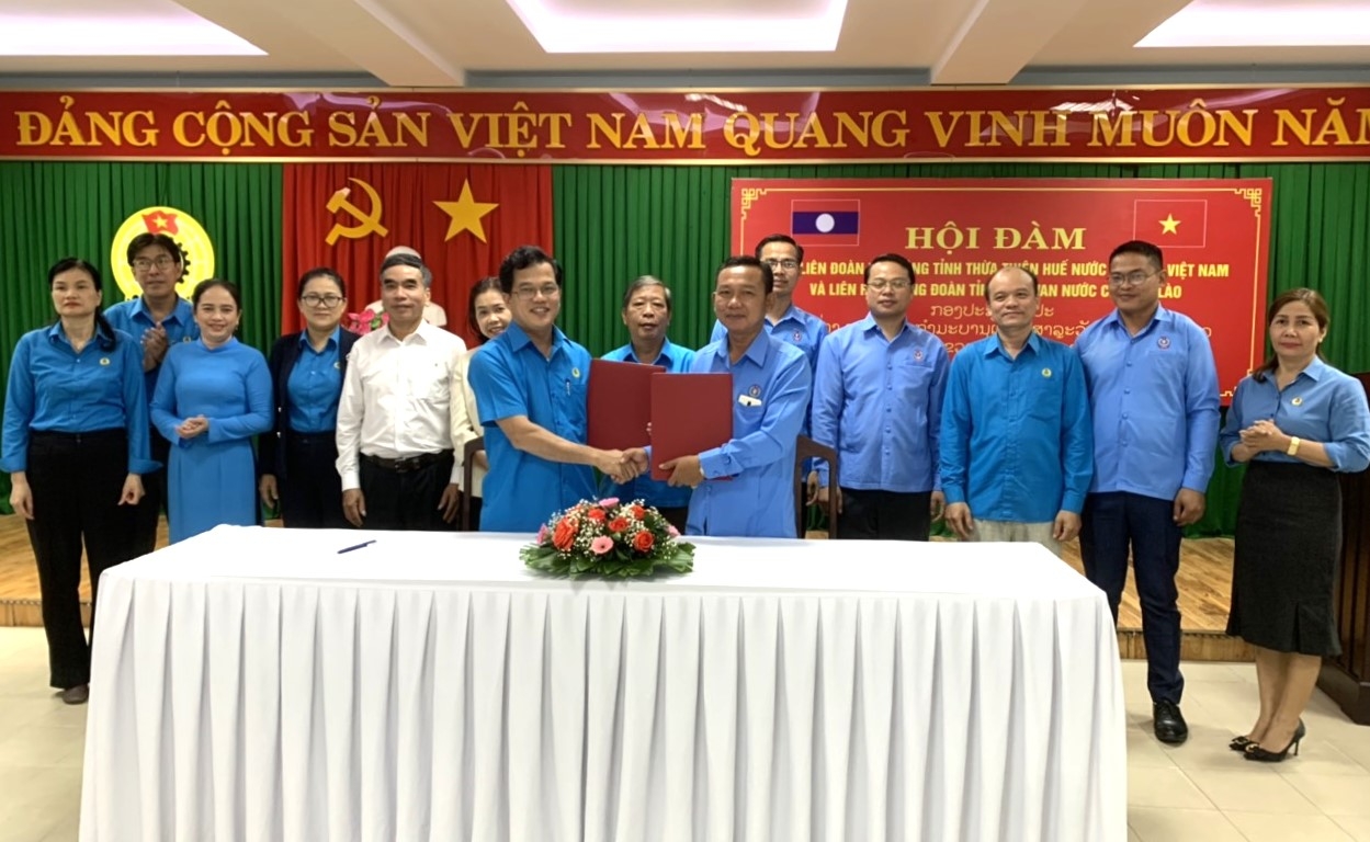 Tiếp tục vun đắp tình hữu nghị giữa Công đoàn 2 tỉnh Thừa Thiên Huế - Salavan (Lào) Tiếp tục vun đắp tình hữu nghị giữa Công đoàn 2 tỉnh Thừa Thiên Huế - Salavan (Lào)