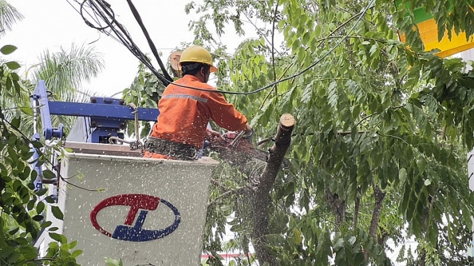 Nước lũ dâng cao sau khi bão số 4 Noru đổ bộ, chia cắt một số nơi ở Quảng Bình Nước lũ dâng cao sau khi bão số 4 Noru đổ bộ, chia cắt một số nơi ở Quảng Bình
