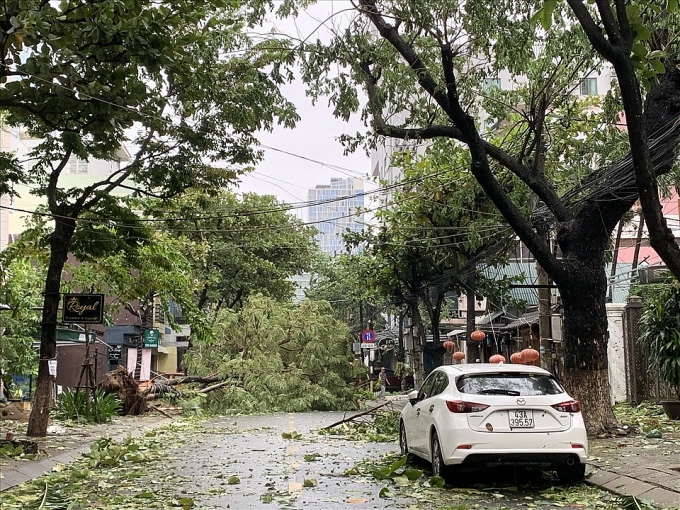 Nước lũ dâng cao sau khi bão số 4 Noru đổ bộ, chia cắt một số nơi ở Quảng Bình Nước lũ dâng cao sau khi bão số 4 Noru đổ bộ, chia cắt một số nơi ở Quảng Bình