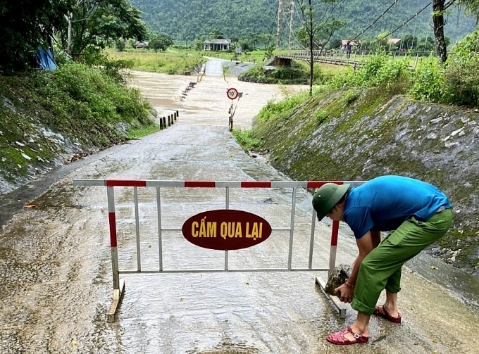 Huyện đảo Lý Sơn có hàng trăm nhà bị tốc mái do bão số 4 Noru, nhiều tàu cá bị chìm Huyện đảo Lý Sơn có hàng trăm nhà bị tốc mái do bão số 4 Noru, nhiều tàu cá bị chìm