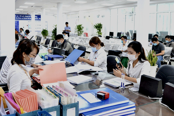 Anh ra thì lại có chị vào Anh ra thì lại có chị vào