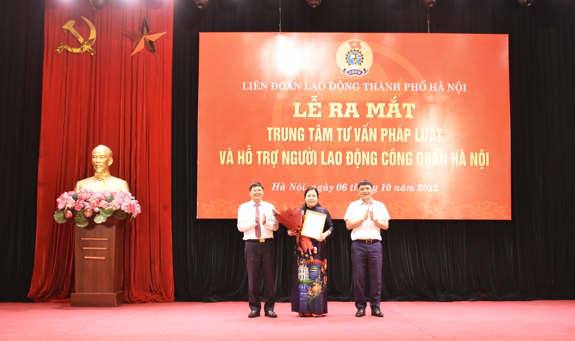 Liên đoàn Lao động TP Hà Nội: Đẩy mạnh tuyên truyền và hỗ trợ pháp lý cho NLĐ