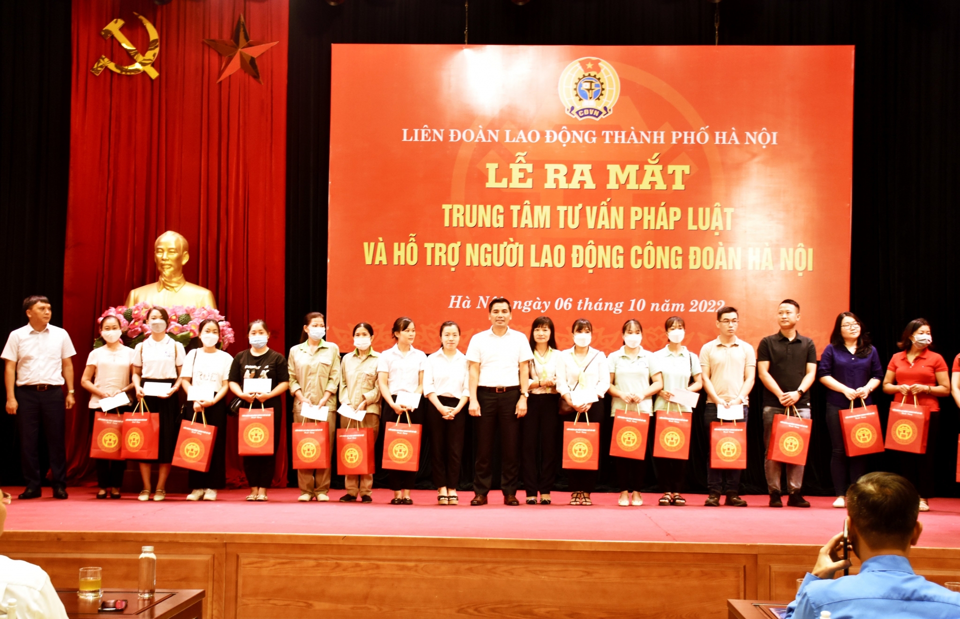 Liên đoàn Lao động TP Hà Nội: Đẩy mạnh tuyên truyền và hỗ trợ pháp lý cho NLĐ
