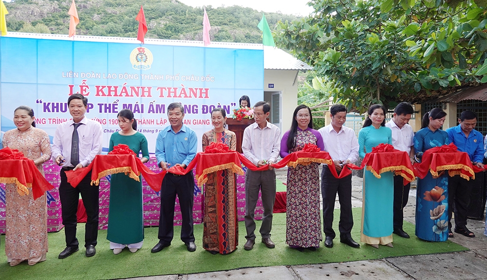LĐLĐ An Giang ghi nhận nhiều ý kiến tâm huyết đóng góp Luật Công đoàn LĐLĐ An Giang ghi nhận nhiều ý kiến tâm huyết đóng góp Luật Công đoàn