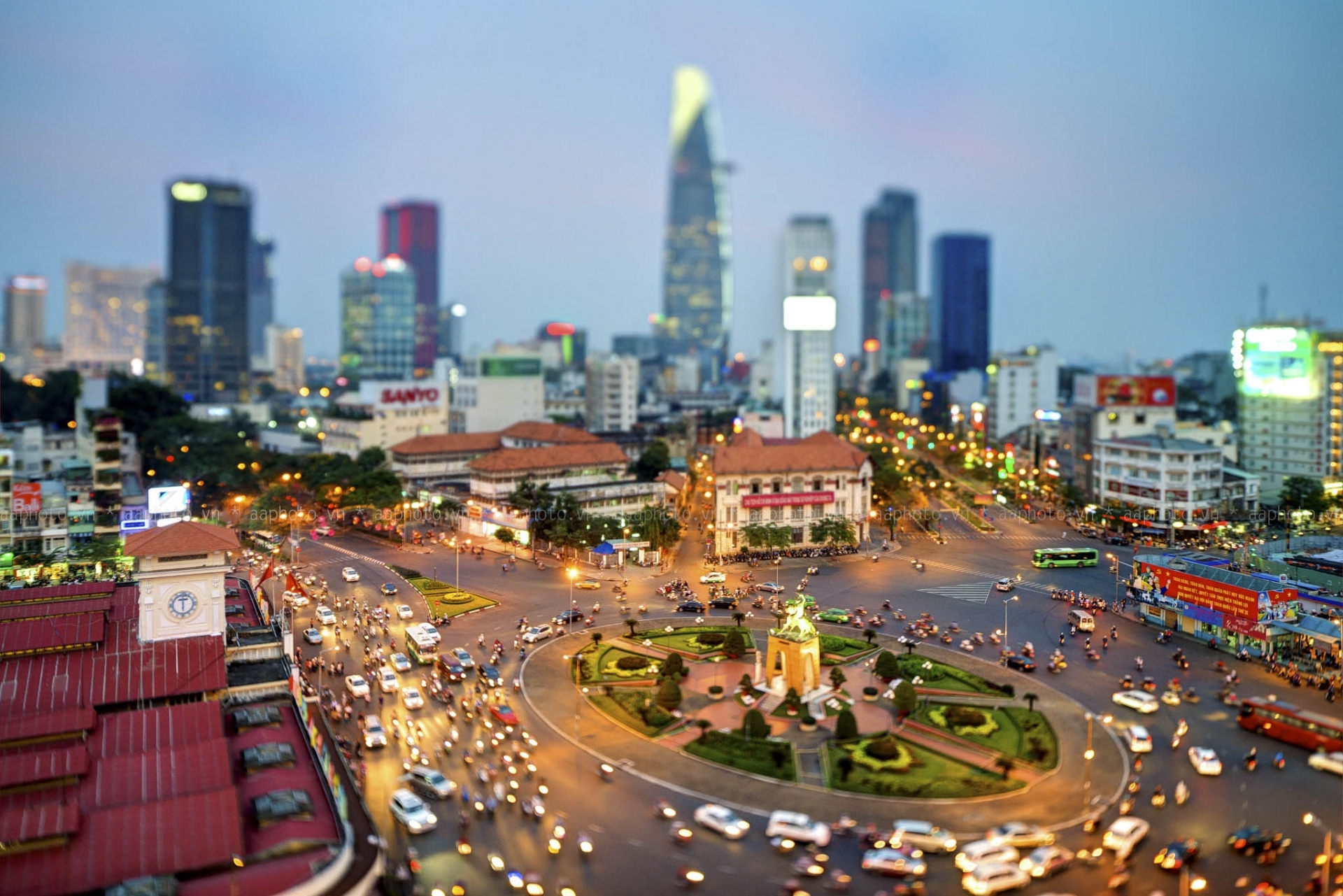 Việt Nam một năm sau quyết định chuyển hướng chiến lược