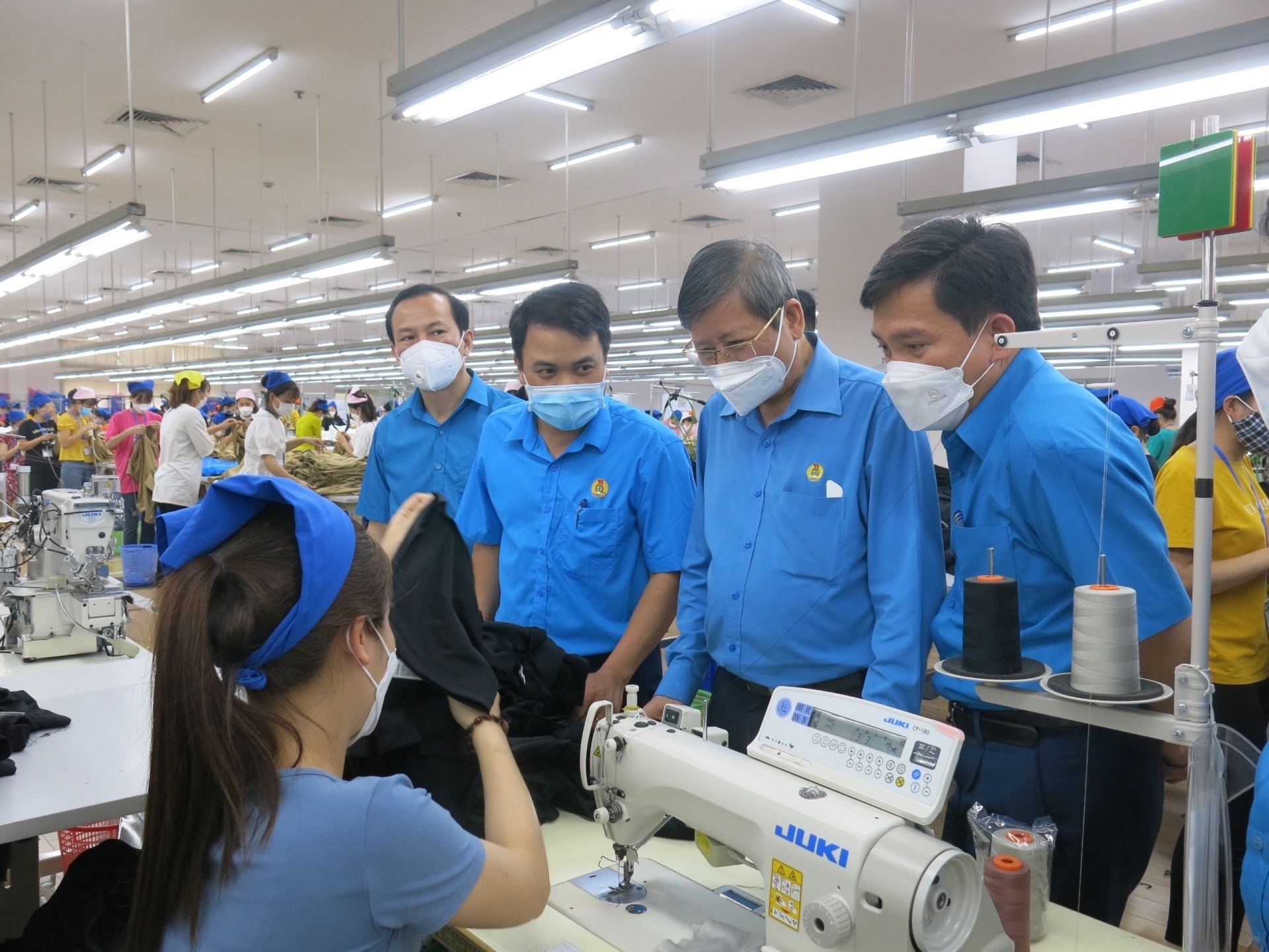 CNVCLĐ tỉnh Thanh Hóa chung sức thi đua xây dựng quê hương văn minh, thịnh vượng CNVCLĐ tỉnh Thanh Hóa chung sức thi đua xây dựng quê hương văn minh, thịnh vượng