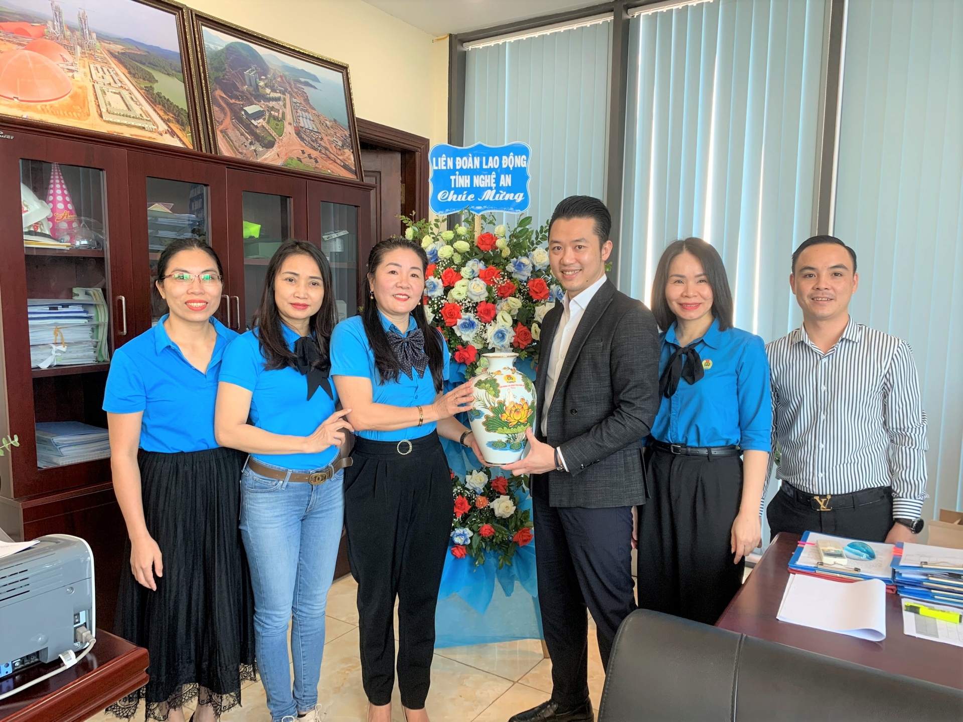 Công đoàn Nghệ An chúc mừng các doanh nghiệp nhân Ngày Doanh nhân Việt Nam
