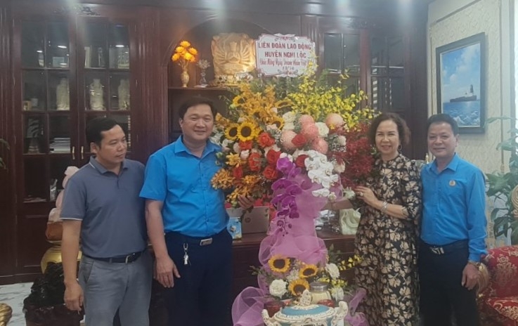 Công đoàn Nghệ An chúc mừng các doanh nghiệp nhân Ngày Doanh nhân Việt Nam