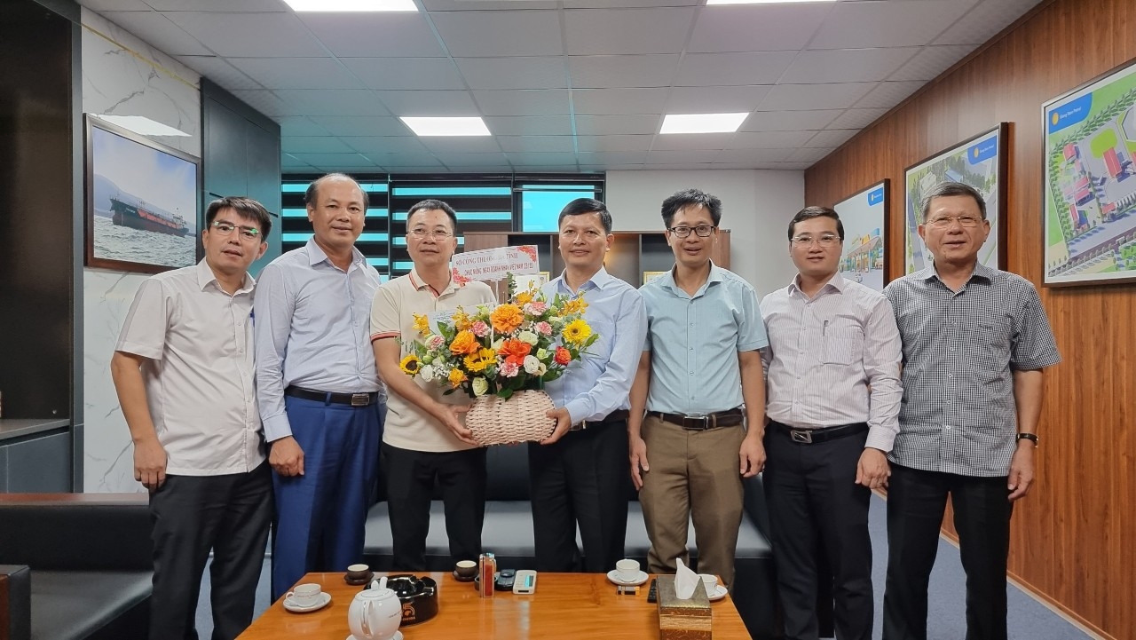 LĐLĐ tỉnh, Sở và Công đoàn ngành Công Thương Hà Tĩnh chúc mừng các doanh nghiệp LĐLĐ tỉnh, Sở và Công đoàn ngành Công thương Hà Tĩnh chúc mừng các doanh nghiệp