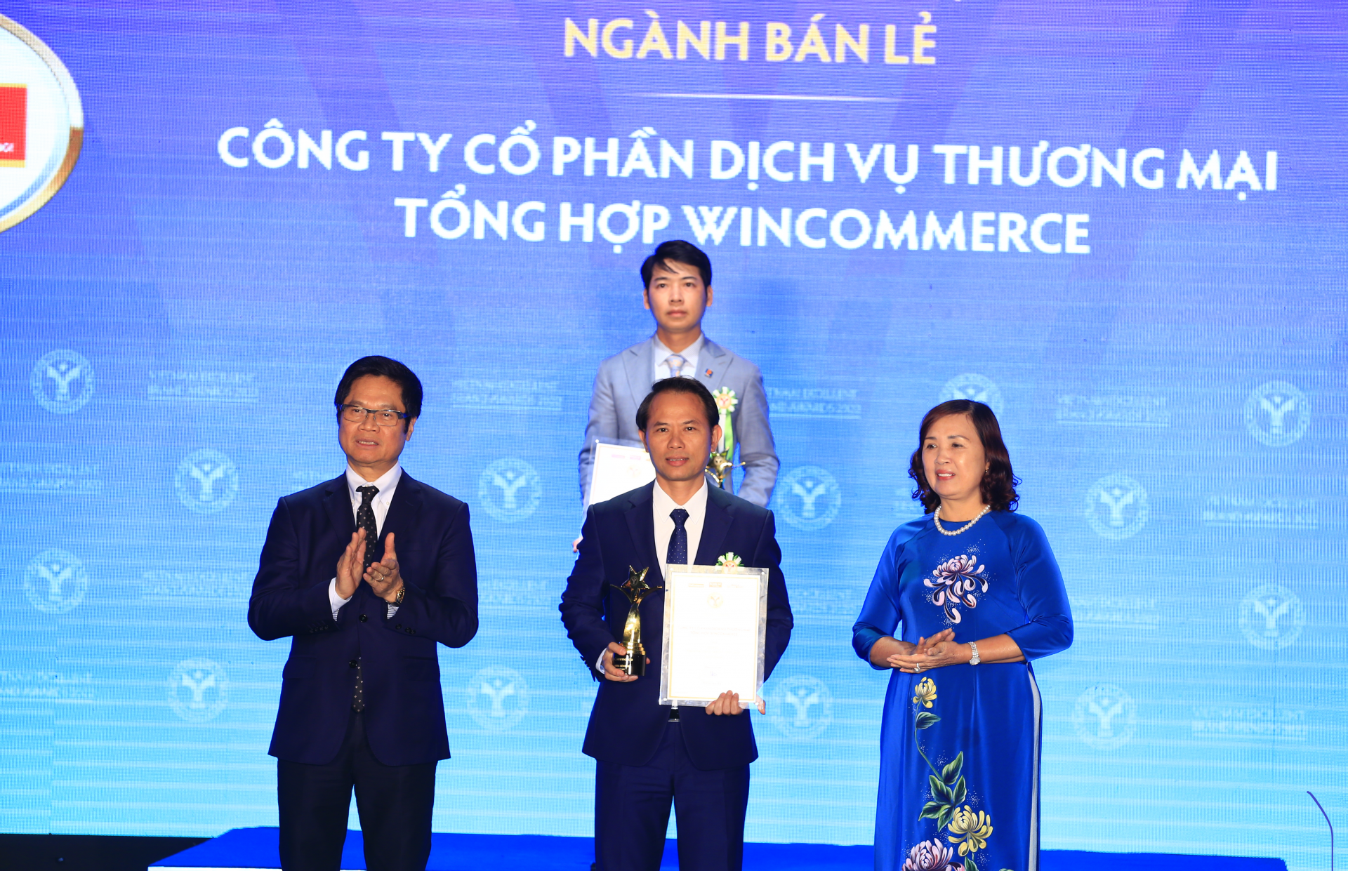 WinCommerce được vinh danh trong Top 10 Thương hiệu Mạnh 2022, nhóm ngành Bán lẻ. WinCommerce được vinh danh trong Top 10 Thương hiệu Mạnh 2022, nhóm ngành Bán lẻ.