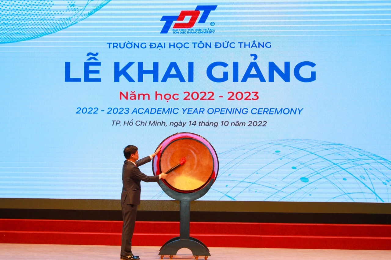 P.CT LĐLĐ Việt Nam, Ông Ngọ Duy Hiểu thực hiện nghi thức Đánh trống khai giảng