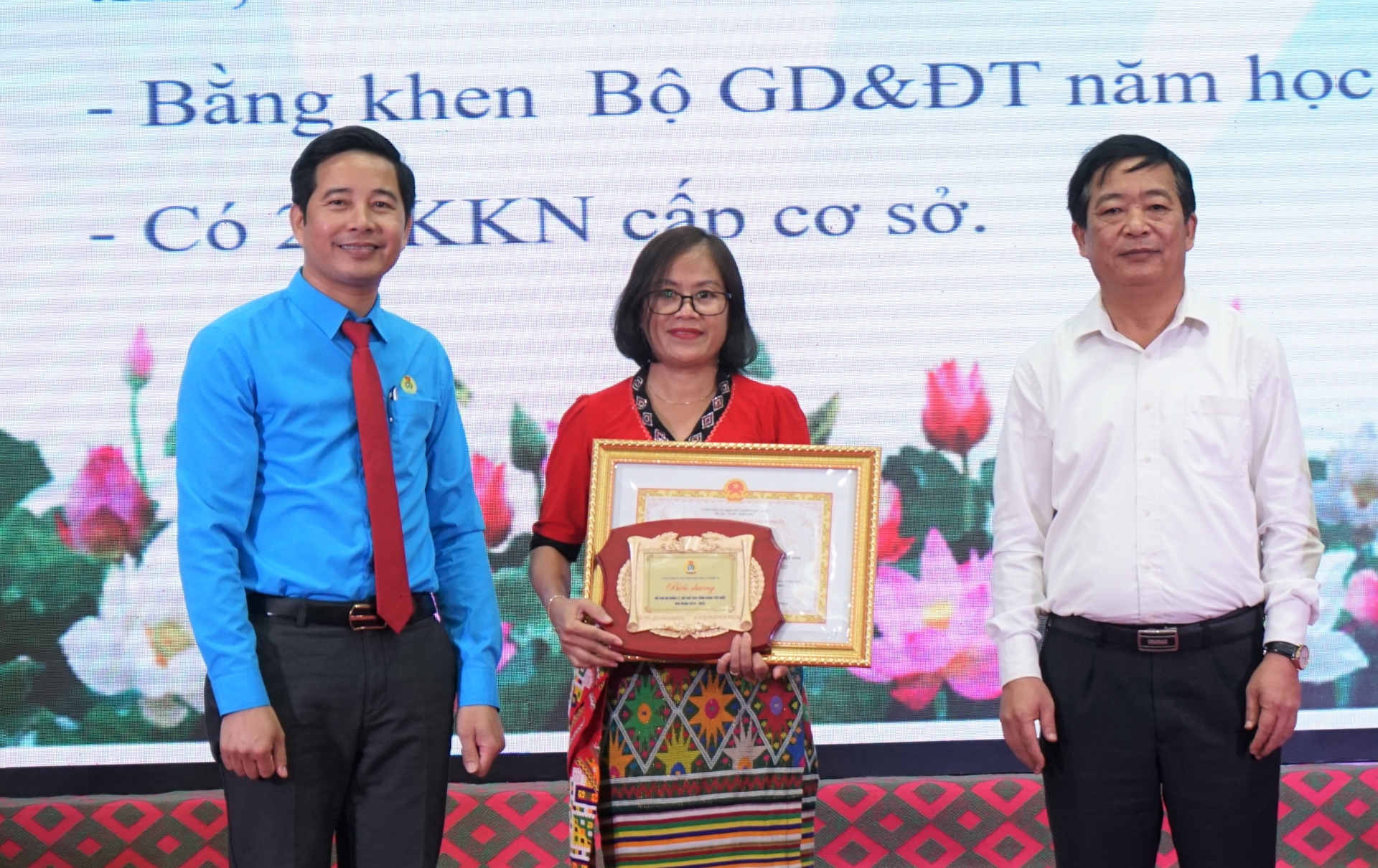Nghệ An: Tổ chức gặp mặt nữ cán bộ quản lý, chủ tịch công đoàn tiêu biểu Nghệ An: Tổ chức gặp mặt nữ cán bộ quản lý, chủ tịch công đoàn tiêu biểu