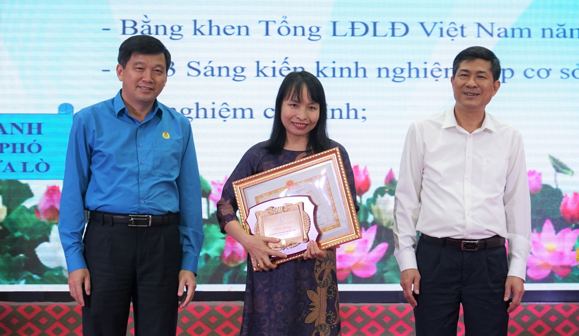 Nghệ An: Tổ chức gặp mặt nữ cán bộ quản lý, chủ tịch công đoàn tiêu biểu Nghệ An: Tổ chức gặp mặt nữ cán bộ quản lý, chủ tịch công đoàn tiêu biểu