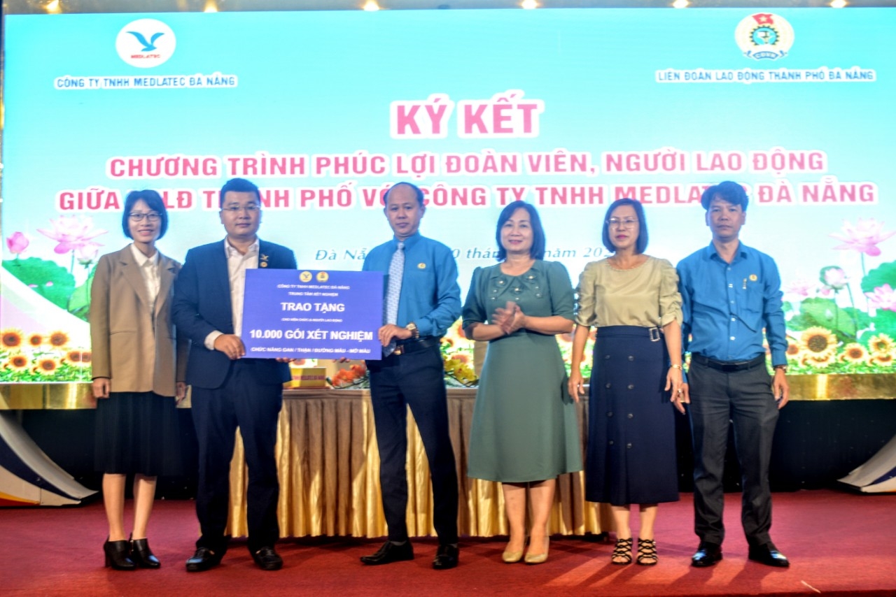 Đà Nẵng: Trao tặng 1.100 suất quà đến nữ đoàn viên, CNVCLĐ khó khăn nhân dịp 20/10