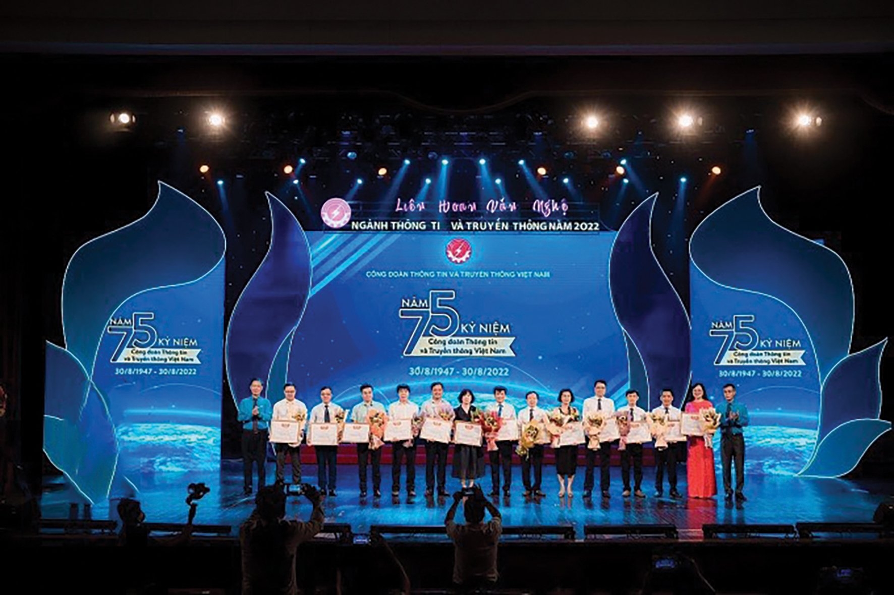 Phấn đấu hoàn thành vượt mức chỉ tiêu Chương trình “01 triệu sáng kiến” giai đoạn 2 Phấn đấu hoàn thành vượt mức chỉ tiêu Chương trình “01 triệu sáng kiến” giai đoạn 2