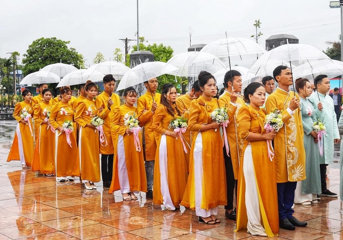 23 cặp đôi công nhân tham gia lễ cưới tập thể