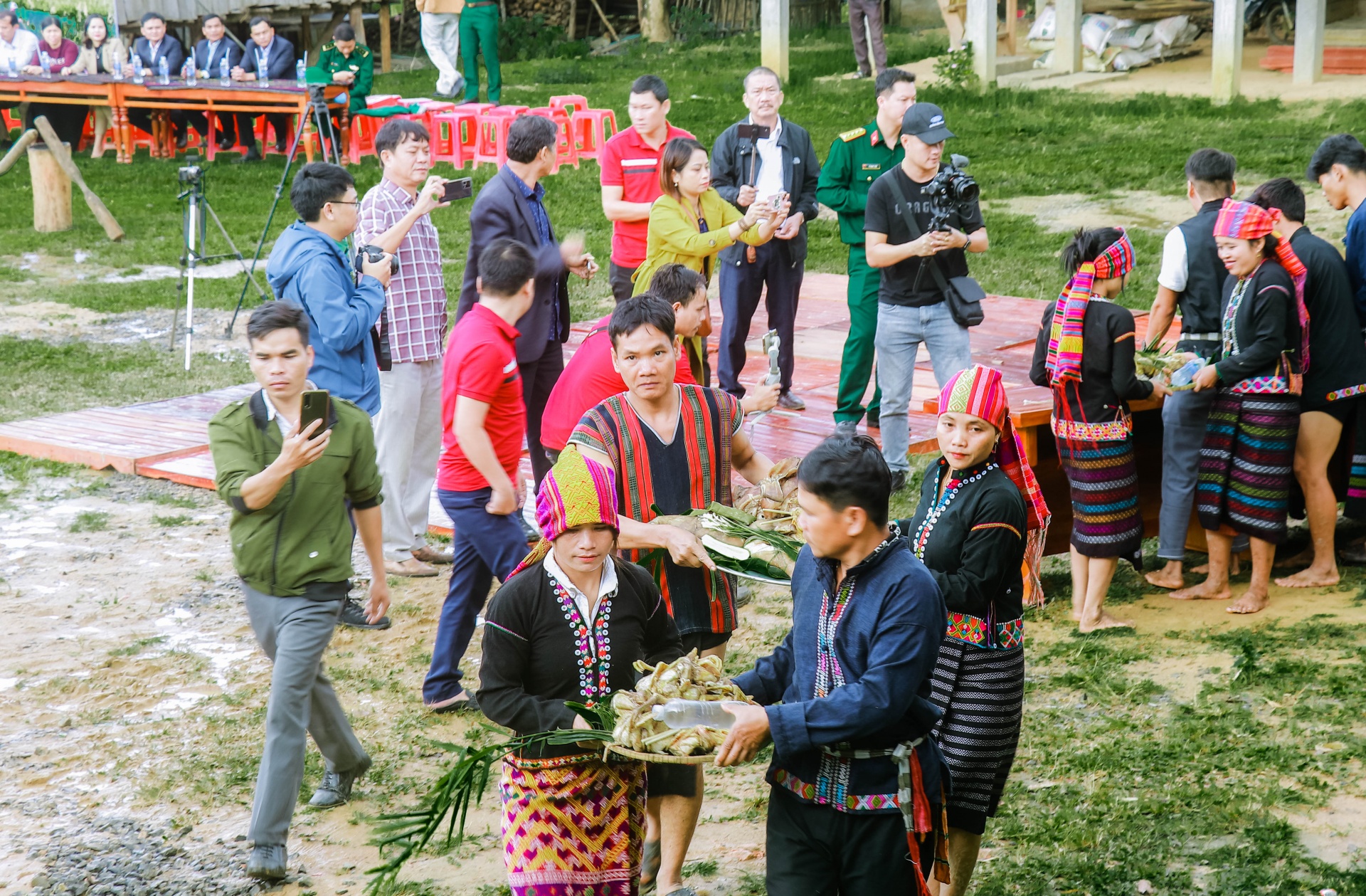Tái hiện lễ hội Mừng lúa mới của đồng bào dân tộc Vân Kiều Tái hiện lễ hội Mừng lúa mới của đồng bào dân tộc Vân Kiều