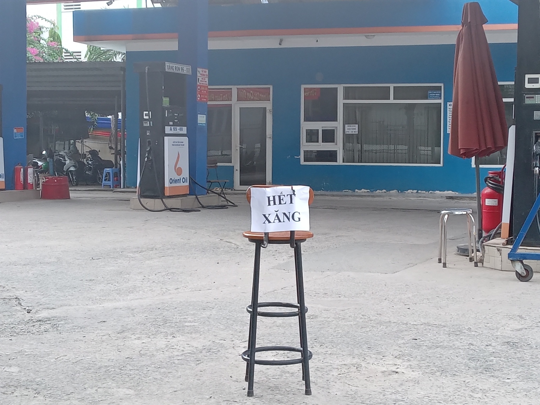 Doanh nghiệp, người lao động “chật vật” vì nghẽn chuỗi cung ứng xăng dầu Doanh nghiệp, người lao động “chật vật” vì nghẽn chuỗi cung ứng xăng dầu