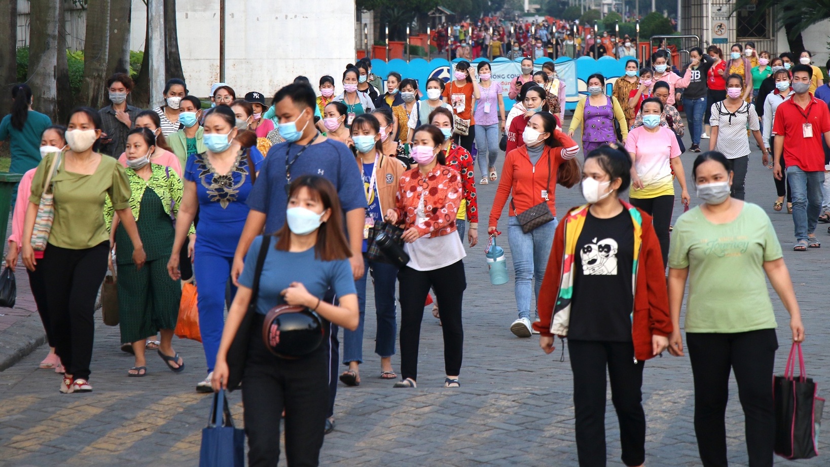 Lãnh đạo TP. HCM đưa giải pháp hỗ trợ công nhân mất việc và doanh nghiệp đang gặp khó