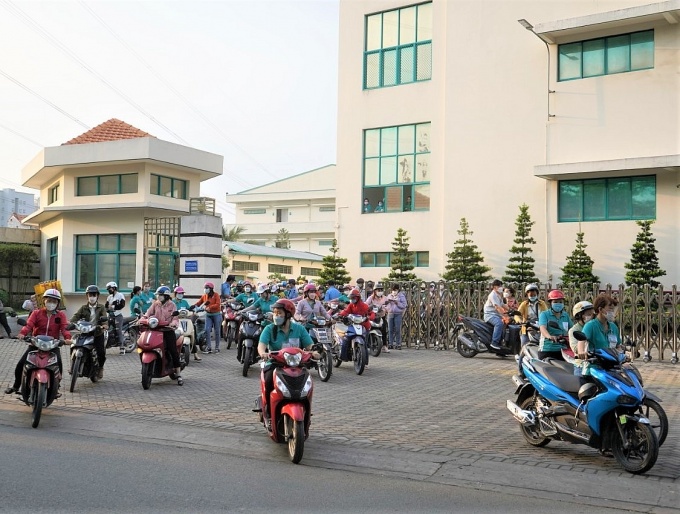 Công đoàn chăm lo đột xuất cho công nhân lao động bị mất việc làm Công đoàn chăm lo đột xuất cho công nhân lao động bị mất việc làm