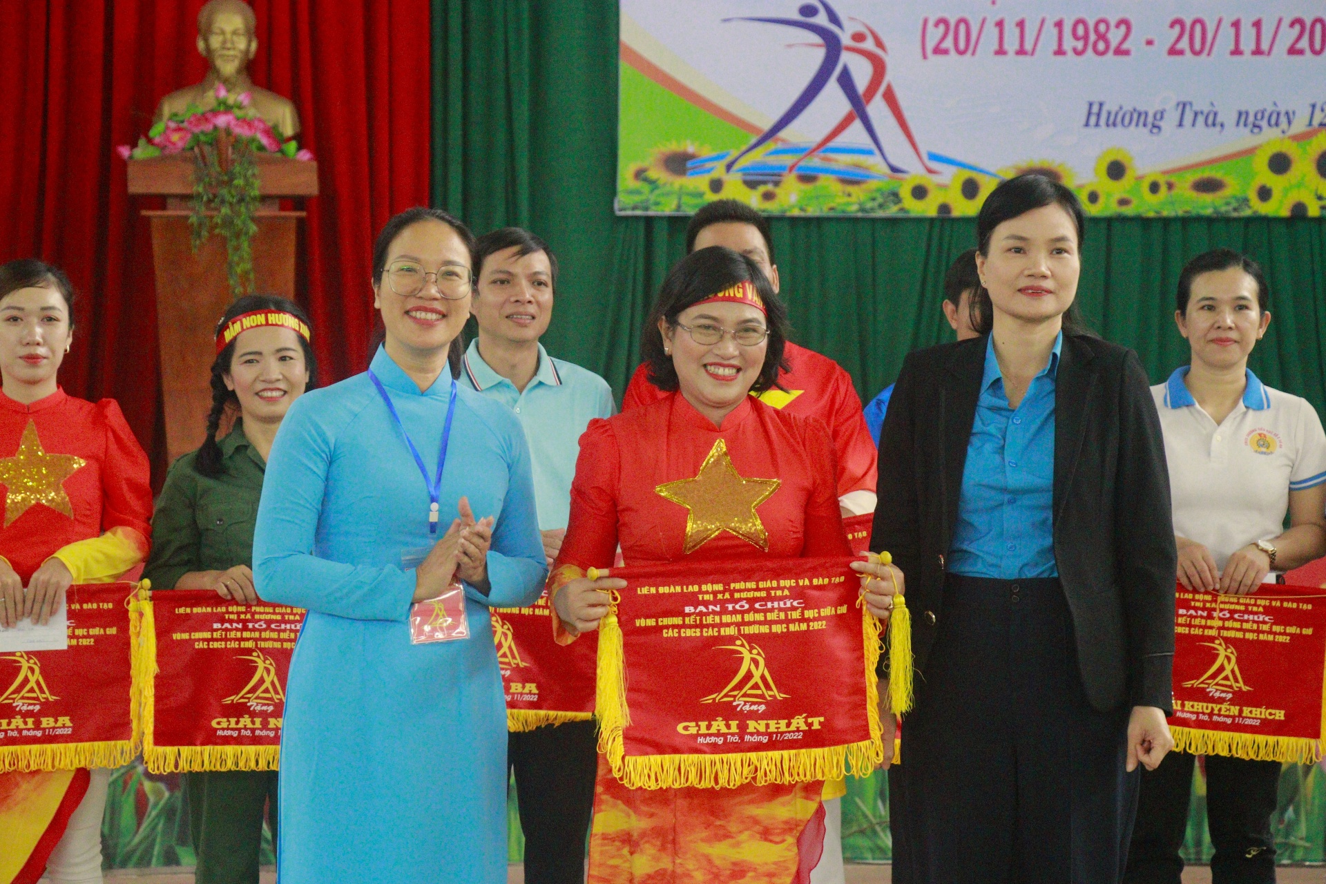 Thị xã Hương Trà: Sôi động Liên hoan đồng diễn thể dục giữa giờ Thị xã Hương Trà: Sôi động Liên hoan đồng diễn thể dục giữa giờ