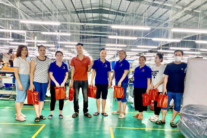Công nhân làm việc tốt có thể "nhân đôi" thu nhập hằng tháng