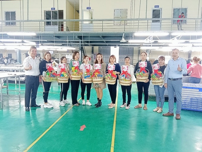 Công nhân làm việc tốt có thể "nhân đôi" thu nhập hằng tháng