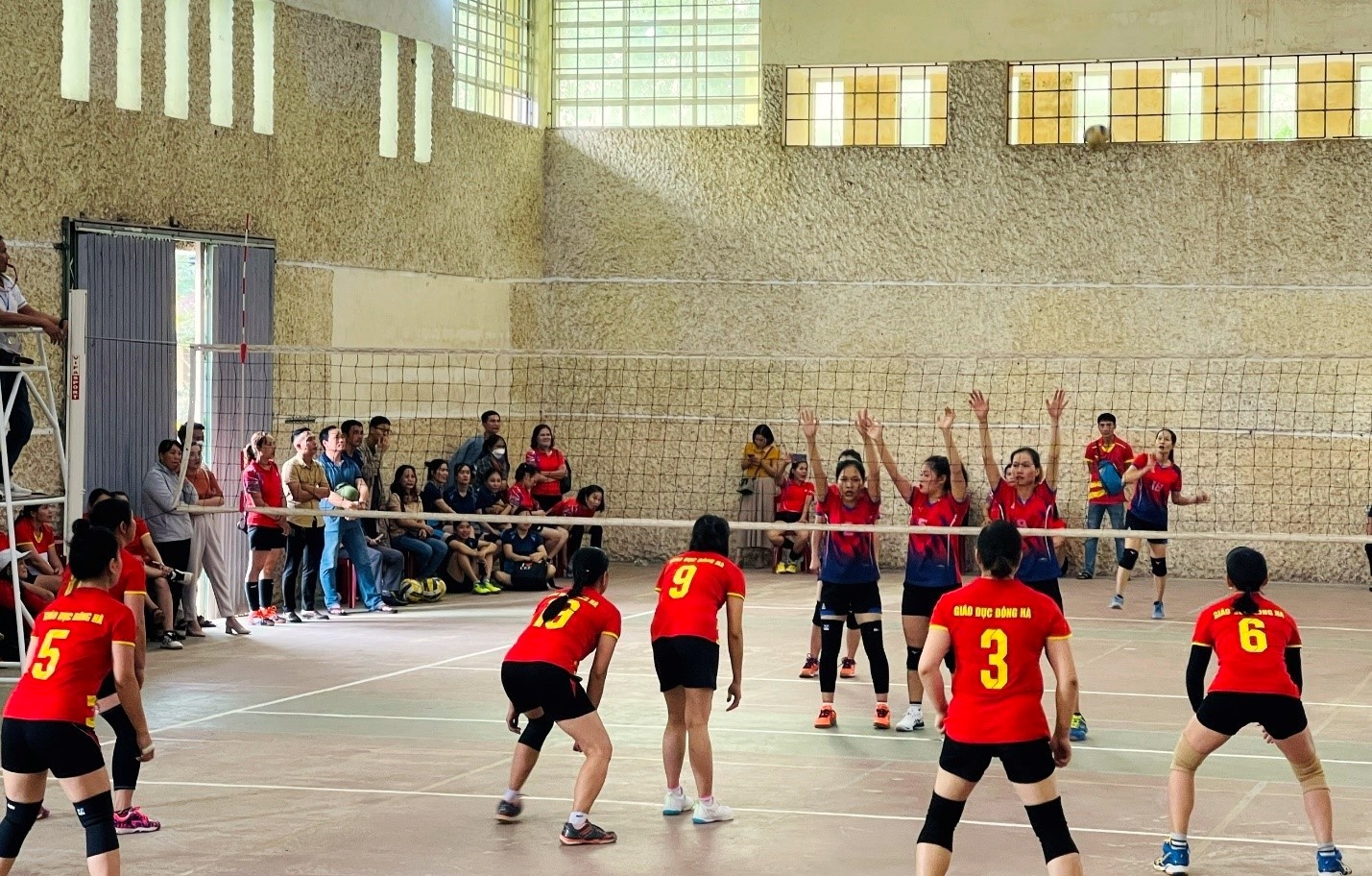 Giải bóng chuyền ngành Giáo dục Quảng Trị: Sôi động, hấp dẫn Giải bóng chuyền ngành Giáo dục Quảng Trị: Sôi động, hấp dẫn